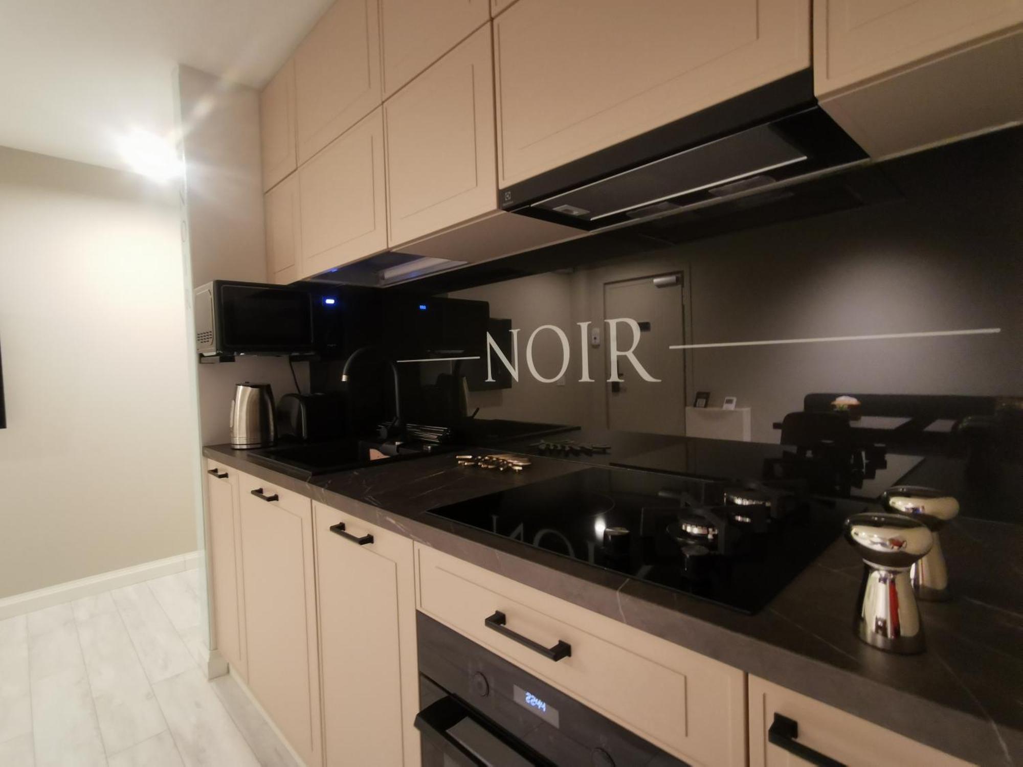Noir Apartment Hateg Exterior photo